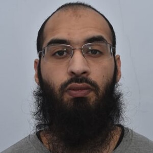 Husnain Rashid, un partisan de l'État Islamique, a admis avoir encouragé d'autres djihadistes à cibler l'école du Prince George, Thomas' Battersea. Ci-contre son mugshot.