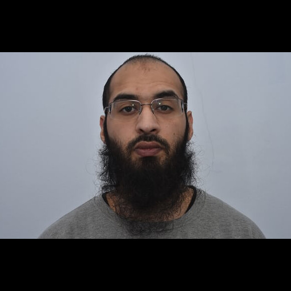 Husnain Rashid, un partisan de l'État Islamique, a admis avoir encouragé d'autres djihadistes à cibler l'école du Prince George, Thomas' Battersea. Ci-contre son mugshot.