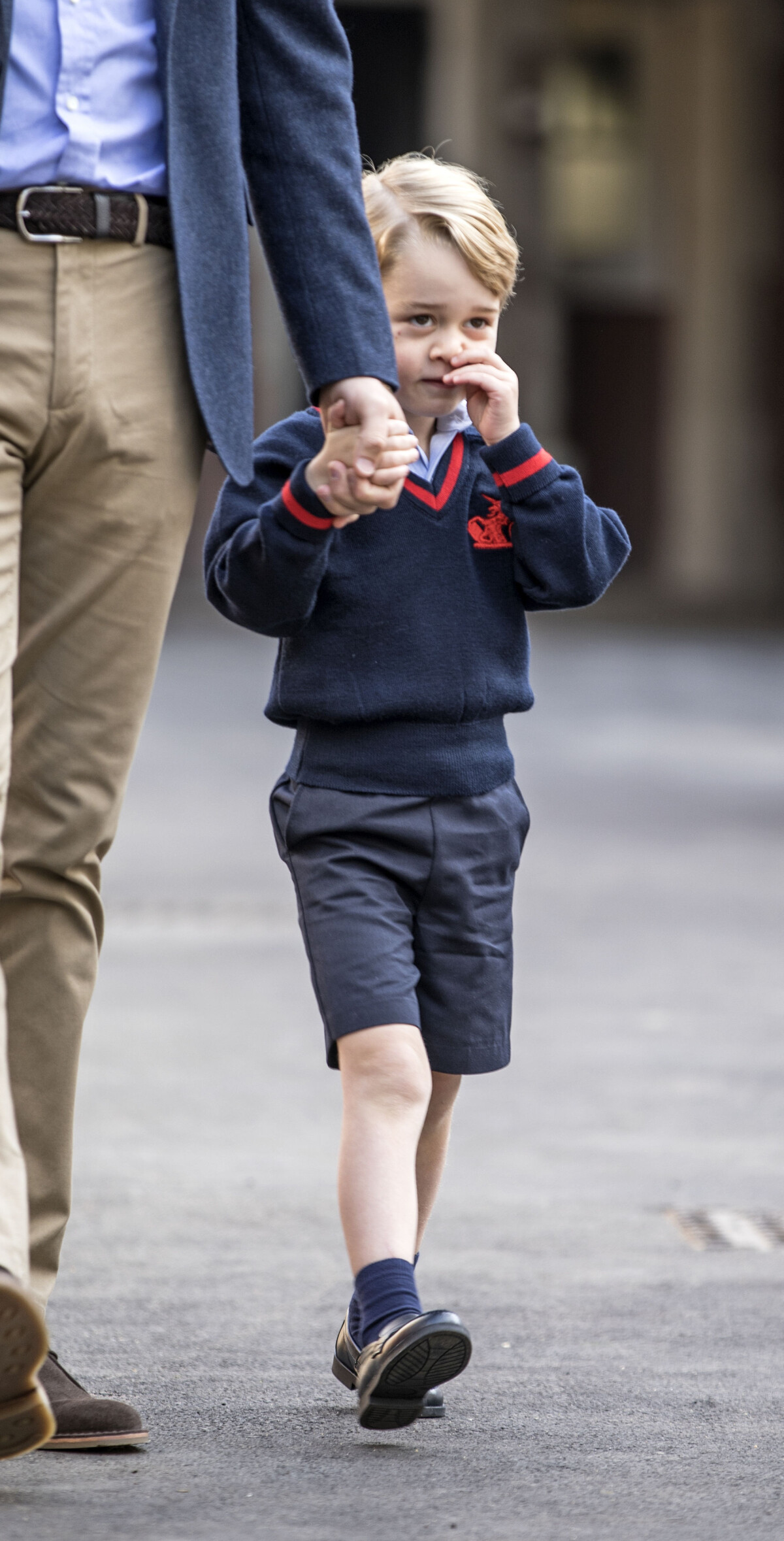 Photo Le Prince George De Cambridge Ici Accueilli Par La Directrice Helen Haslem A Fait Sa 