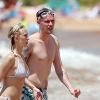 Exclusif - Barron Hilton profite d'une belle journée ensoleillée avec sa petite amie Tessa von Walderdorff sur une plage à Maui à Hawaii, le 7 avril 2017.