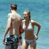 Exclusif - Barron Hilton profite d'une belle journée ensoleillée avec sa petite amie Tessa von Walderdorff sur une plage à Maui à Hawaii, le 7 avril 2017.
