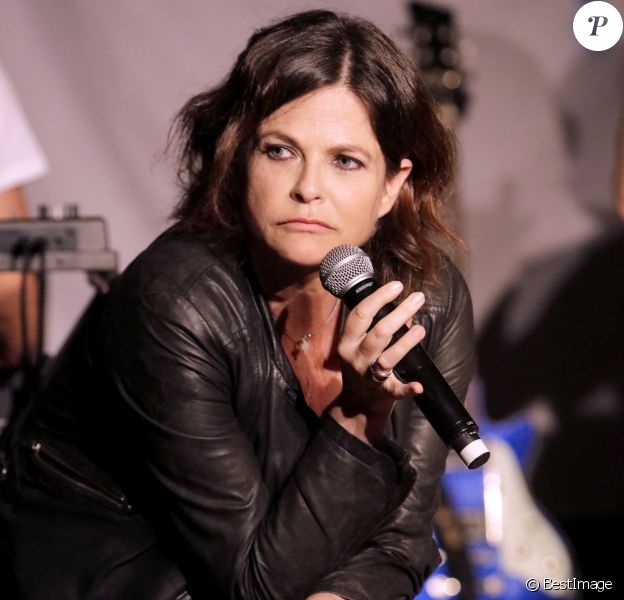 Exclusif - Charlotte Valandrey en concert au bateau théâtre "Le Nez Rouge" à Paris le 1er juin 2018. © Cédric Perrin/Bestimage