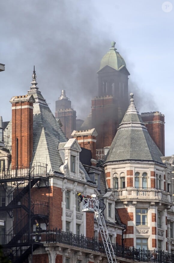 Image de l'incendie de l'hôtel Oriental Mandarin dans le quartier de Knightsbridge, à Londres, le 6 juin 2018