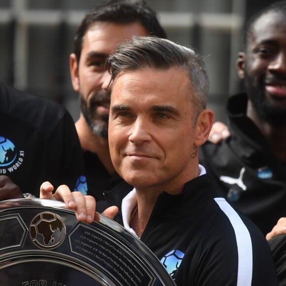 Robbie Williams - Réception au 10 Downing Street, pour parler du match caritatif Soccer Aid for Unicef, à Londres, le 6 juin 2018.