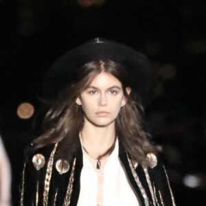 Kaia Gerber défile pour Saint Laurent (collection homme printemps-été 2019) à Liberty State Park. Jersey City, le 6 juin 2018.