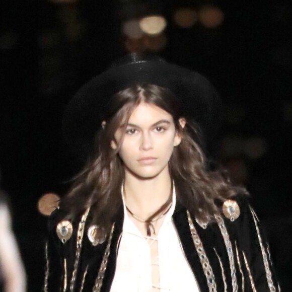 Kaia Gerber défile pour Saint Laurent (collection homme printemps-été 2019) à Liberty State Park. Jersey City, le 6 juin 2018.