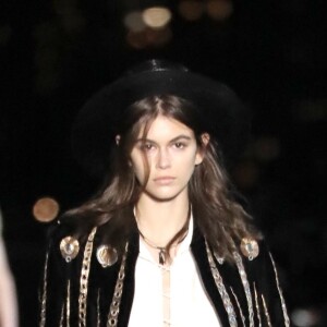 Kaia Gerber défile pour Saint Laurent (collection homme printemps-été 2019) à Liberty State Park. Jersey City, le 6 juin 2018.