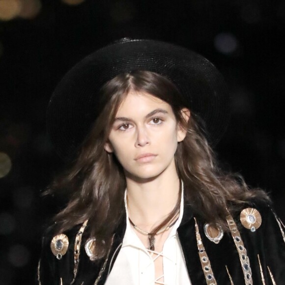 Kaia Gerber défile pour Saint Laurent (collection homme printemps-été 2019) à Liberty State Park. Jersey City, le 6 juin 2018.