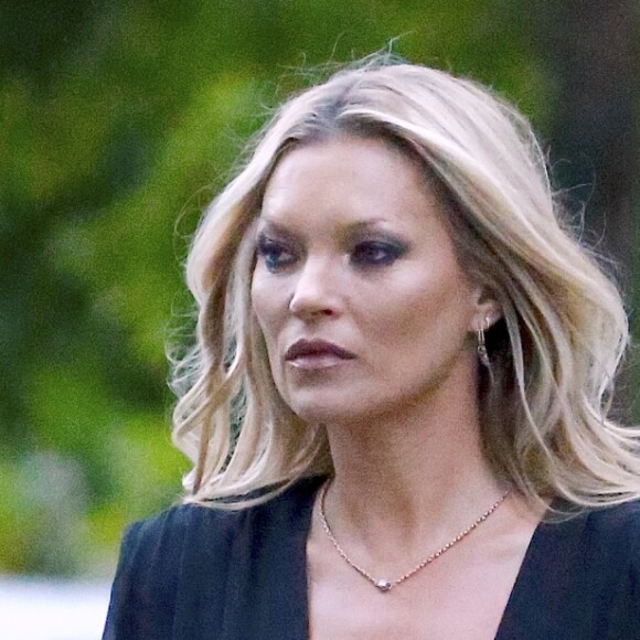 Kate Moss arrive au défilé de mode Saint Laurent à Liberty Park à Jersey City (près de New York), le 6 juin 2018.