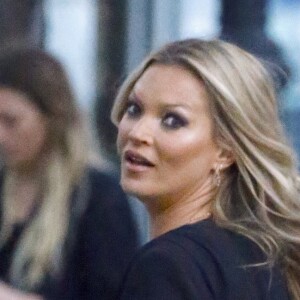 Kate Moss arrive au défilé de mode Saint Laurent à Liberty Park à Jersey City (près de New York), le 6 juin 2018.