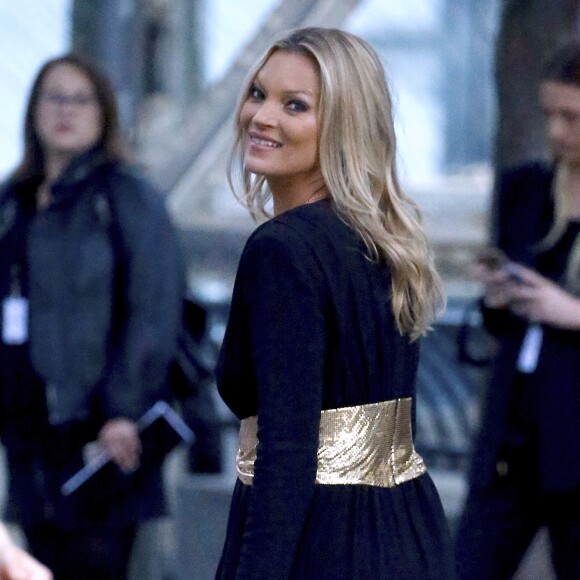 Kate Moss arrive au défilé de mode Saint Laurent à Liberty Park à Jersey City (près de New York), le 6 juin 2018.