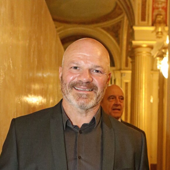 Philippe Etchebest - Le chef Bordelais Philippe Etchebest inaugure son restaurant "Le Quatrième mur" en présence de Alain Juppé sous les galeries de l'opera de Bordeaux, en face du restaurant de son concurrent Gordon Ramsay le 5 octobre 2015.