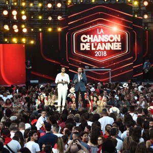 Exclusif - Amir Haddad et Nikos Aliagas - Enregistrement de l'émission "La chanson de l'année" dans les arènes de Nîmes, diffusée en direct sur TF1 le 8 juin © Bruno Bebert / Bestimage