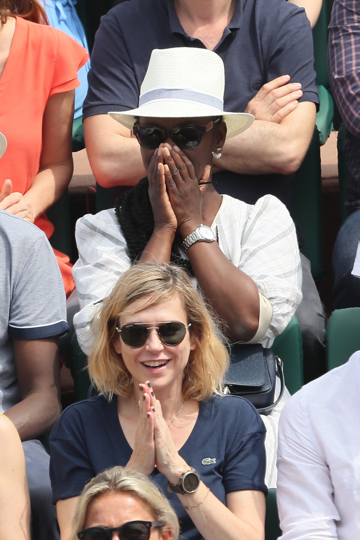 Photo : Aissa Maiga et Marie-Josée Croze - People dans les tribunes des  Internationaux de France de Tennis de Roland Garros à Paris. Le 9 juin 2018  © Cyril Moreau / Bestimage - Purepeople