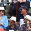 Julie Gayet et Woody Harrelson - People dans les tribunes des Internationaux de France de Tennis de Roland Garros à Paris. Le 9 juin 2018 © Cyril Moreau / Bestimage