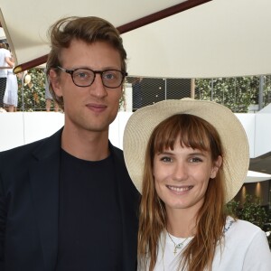 Exclusif - Ana Girardot et son compagnon Arthur de Villepin - People au bar Magnum lors des Internationaux de France de Tennis de Roland Garros à Paris. Le 9 juin 2018 © Veeren / Bestimage