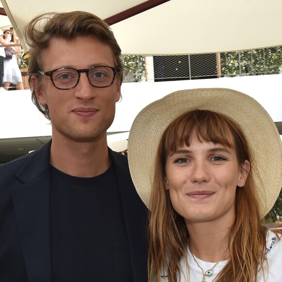 Exclusif - Ana Girardot et son compagnon Arthur de Villepin - People au bar Magnum lors des Internationaux de France de Tennis de Roland Garros à Paris. Le 9 juin 2018 © Veeren / Bestimage
