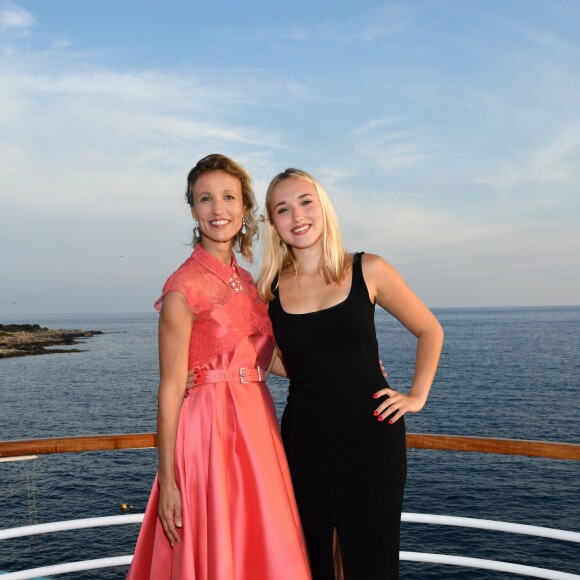 Exclusif - Alexandra Lamy et sa fille Chloé Jouannet - 6ème gala annuel de l'unité d'Antibes Juan les Pins, Vallauris, Golfe Juan, de la Croix Rouge française dans le cadre du prestigieux hôtel Eden Roc au Cap d'Antibes, le 2 juin 2018. © Bruno Bebert/Bestimage