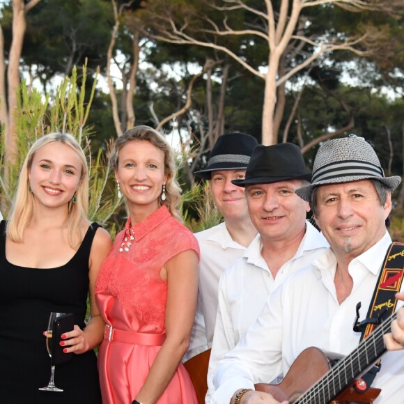 Exclusif - Alexandra Lamy et sa fille Chloé Jouannet - 6ème gala annuel de l'unité d'Antibes Juan les Pins, Vallauris, Golfe Juan, de la Croix Rouge française dans le cadre du prestigieux hôtel Eden Roc au Cap d'Antibes, le 2 juin 2018. © Bruno Bebert/Bestimage