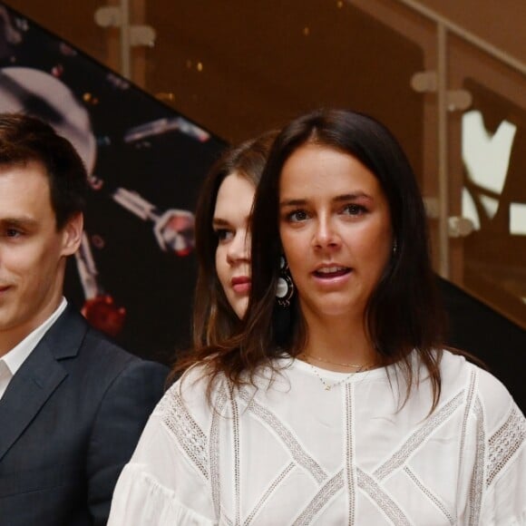 Marie Chevallier, son fiancé Louis Ducruet, Camille Gottlieb, Pauline Ducruet et la princesse Stéphanie de Monaco - Présentation de la carte routière restaurée ayant appartenu au prince Albert 1er de Monaco et présentation du nouveau modèle de montre Tag Heuer Monaco Gulf édition spéciale 50e anniversaire, au musée de la collection des voitures anciennes du prince de Monaco le 12 juin 2018. © Bruno Bebert/Bestimage