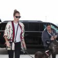 Exclusif - Kate Upton arrive avec son chien à l'aéroport de LAX à Los Angeles pour prendre l'avion, le 6 juin 2018