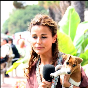 CECILE SIMEONE ET SON CHIEN - 59 EME FESTIVAL INTERNATIONAL DU FILM DE CANNES 2006