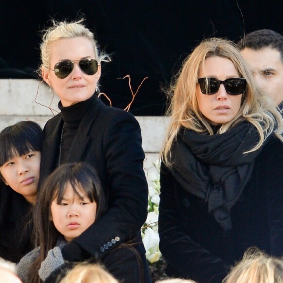 David Hallyday, Laura Smet, Laeticia Hallyday, ses filles Jade et Joy devant l'église de la Madeleine pour les obsèques de Johnny Hallyday à Paris, France, le 9 décembre 2017. © Veeren/Bestimage