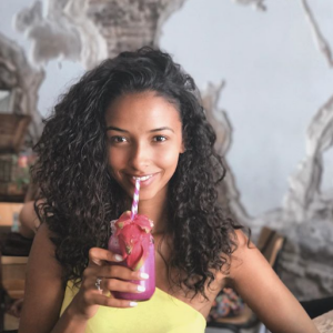 Flora Coquerel en vacances le 17 juillet.