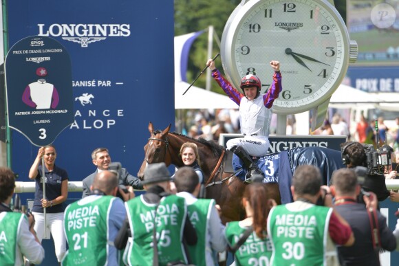 Le jockey Patrick Joseph McDonald vainqueur du Prix De Diane Longines - 169ème Prix de Diane Longines sur l'hippodrome de Chantilly, France, le 17 juin 2018. © Giancarlo Gorassini/Bestimage