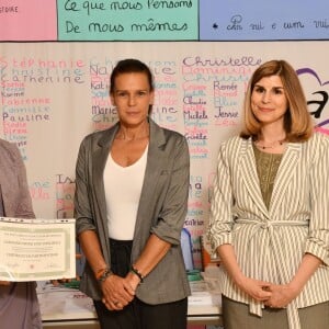 Exclusif - Caroline Obodji, la princesse Stéphanie de Monaco, et Claudia Abate Debat, fondatrice de l'association PCDM, durant la remise de diplômes de participation à un programme de renforcement des capacités de sages femmes à Monaco dans les locaux de Fight Aids Monaco le 13 juin 2018. © Bruno Bebert / Pool Restreint Monaco / Bestimage