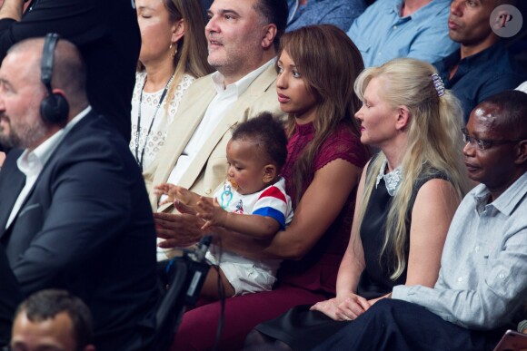 Estelle Mossely et son fils Ali lors du match de Tony Yoka contre David Allen au Palais des Sports de Paris, le 23 juin 2018.