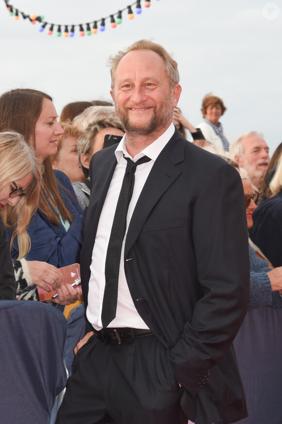 Benoît Poelvoorde - Photocall sur le tapis rouge du festival du film de Cabourg le 16 juin 2018. © Coadic Guirec / Bestimage