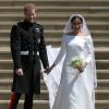 La duchesse Meghan de Sussex (Meghan Markle) dans sa robe Givenchy, dessinée par Clare Waight Keller, lors de son mariage avec le prince Harry le 19 mai 2018 à Windsor.