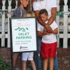 Exclusif - Jeremy Meeks, son fils Jeremy Meeks Jr. et sa compagne Chloe Green sont allés déjeuner au restaurant The Ivy à Los Angeles, le 23 octobre 2017.