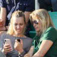 Estelle Lefébure et sa fille llona Smet dans les tribunes des internationaux de Roland Garros - jour 5 - à Paris, France, le 31 mai 2018.
