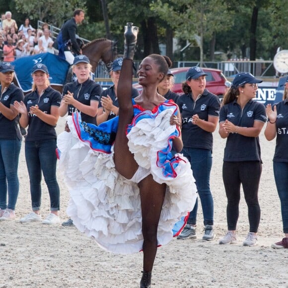 Chantelle Broomes et Javier lors de la remise du prix "Longines Global Champions Tour Grand Prix of Paris" lors du Longines Paris Eiffel Jumping au Champ de Mars à Paris le 7 juillet 2018 © Perusseau/Veeren/Bestimage