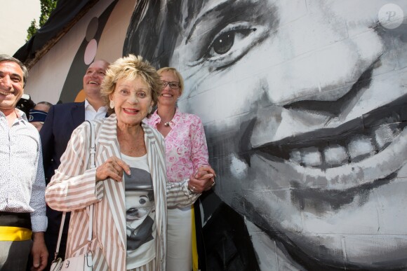 Semi-exclusif - Bruxelles rend hommage à Annie Cordy, acclamée comme une rock star, par les bruxellois. Un hommage pour ses 90 ans, une fresque à son effigie et l'inauguration d'un parc à son nom, dans la commune de Laeken où la chanteuse et comédienne a grandi. Annie Cordy a notamment retrouvé 3 copines de classe. Belgique, Bruxelles, 8 juillet 2018. ALAIN ROLLAND/ IMAGEBUZZ/ BESTIMAGE