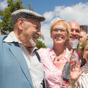 Semi-exclusif - Bruxelles rend hommage à Annie Cordy, acclamée comme une rock star, par les bruxellois. Un hommage pour ses 90 ans, une fresque à son effigie et l'inauguration d'un parc à son nom, dans la commune de Laeken où la chanteuse et comédienne a grandi. Annie Cordy a notamment retrouvé 3 copines de classe. Belgique, Bruxelles, 8 juillet 2018. ALAIN ROLLAND/ IMAGEBUZZ/ BESTIMAGE