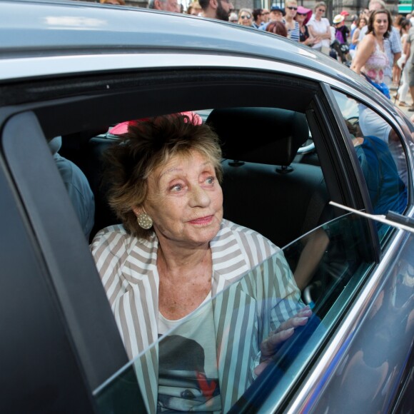 Semi-exclusif - Bruxelles rend hommage à Annie Cordy, acclamée comme une rock star, par les bruxellois. Un hommage pour ses 90 ans, une fresque à son effigie et l'inauguration d'un parc à son nom, dans la commune de Laeken où la chanteuse et comédienne a grandi. Annie Cordy a notamment retrouvé 3 copines de classe. Belgique, Bruxelles, 8 juillet 2018. ALAIN ROLLAND/ IMAGEBUZZ/ BESTIMAGE