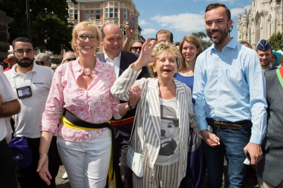 Semi-exclusif - Bruxelles rend hommage à Annie Cordy, acclamée comme une rock star, par les bruxellois. Un hommage pour ses 90 ans, une fresque à son effigie et l'inauguration d'un parc à son nom, dans la commune de Laeken où la chanteuse et comédienne a grandi. Annie Cordy a notamment retrouvé 3 copines de classe. Belgique, Bruxelles, 8 juillet 2018. ALAIN ROLLAND/ IMAGEBUZZ/ BESTIMAGE