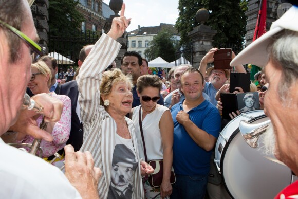 Semi-exclusif - Bruxelles rend hommage à Annie Cordy, acclamée comme une rock star, par les bruxellois. Un hommage pour ses 90 ans, une fresque à son effigie et l'inauguration d'un parc à son nom, dans la commune de Laeken où la chanteuse et comédienne a grandi. Annie Cordy a notamment retrouvé 3 copines de classe. Belgique, Bruxelles, 8 juillet 2018. ALAIN ROLLAND/ IMAGEBUZZ/ BESTIMAGE