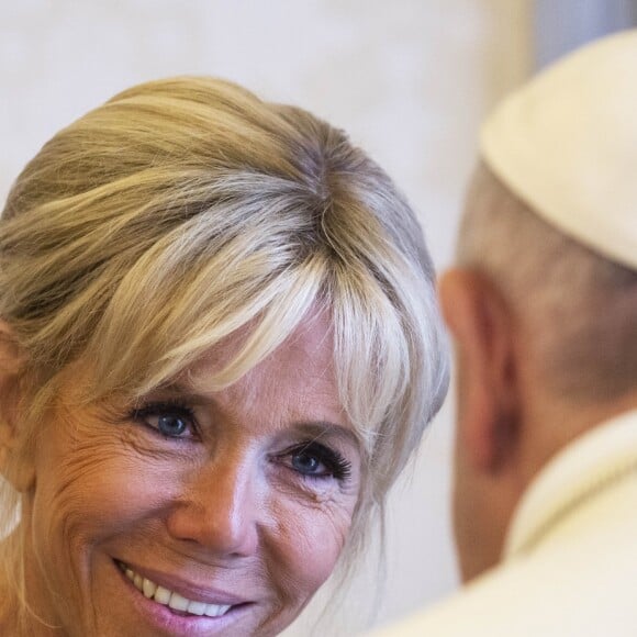 Brigitte Macron - Le président de la République française et sa femme rencontrent le pape François au Vatican le 26 juin 2018. © Cristian Gennari /News pictures / Bestimage