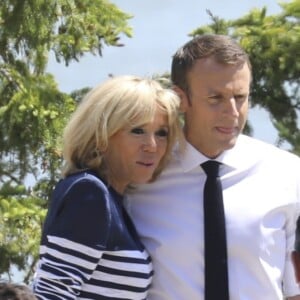 Le président de la République Française Emmanuel Macron avec sa femme la Première Dame Brigitte Macron, et ses équipes, aux abords du manoir Richelieu dans le cadre du sommet du G7 au manoir Richelieu. La Malbaie, le 8 juin 2018. © Ludovic Marin/Pool/Bestimage