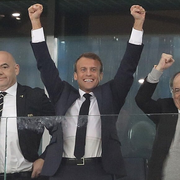 La reine Mathilde de Belgique, le roi Philippe de Belgique, le président de la Fédération internationale de football association Gianni Infantino, le président de la République Emmanuel Macron, le président de la Fédération Francaise de Football (FFF) Noël Le Graët dans les tribunes lors de la demi-finale de la coupe du monde opposant la France à la Belgique à Saint-Pétersbourg, Russie, le 10 juillet 2018. La France a gagné 1-0. © Cyril Moreau/Bestimage