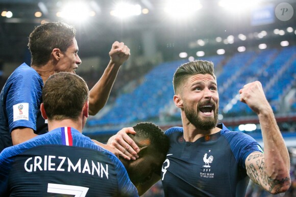 L'équipe de France après sa victoire face à l'équipe de Belgique lors de la demi-finale de la Coupe du monde le 10 juillet 2018