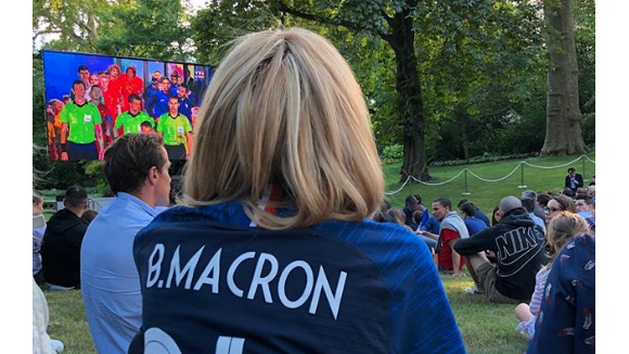 Brigitte Macron : La première dame revêt le maillot pour soutenir les Bleus