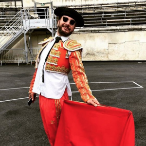 Michaël Youn en Fatal Bazooka pour l'enregistrement du "Bal du 14 juillet" sur TF1 - À Nîmes, le 11 juin 2018.