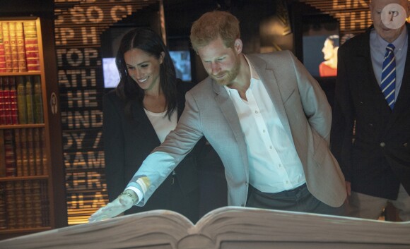 Le prince Harry, duc de Sussex et sa femme Meghan Markle, duchesse de Sussex visitent le musée de l'émigration à Dublin en Irlande le 11 juillet 2018