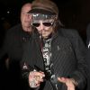 Johnny Depp avec tatouage modifié (SCUM est devenu SCAM) devant l'Hotel Eden, Rome, le 9 juillet 2018.