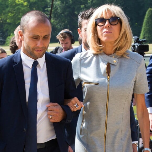 La Premiere Dame, Brigitte Macron lors de la visite des conjoints des chefs d'Etats, au Musée de l'Afrique à Bruxelles en marge du sommet de l'OTAN. Brigitte Macron et les épouses assistent à un concert. Séduite par les chanteurs, Brigitte Macron demande de les inviter à l'Elysée! Brigitte Macron s'est même prêtée à une photo souvenir avec la presse. Belgique, Bruxelles, 12 juillet 2018.